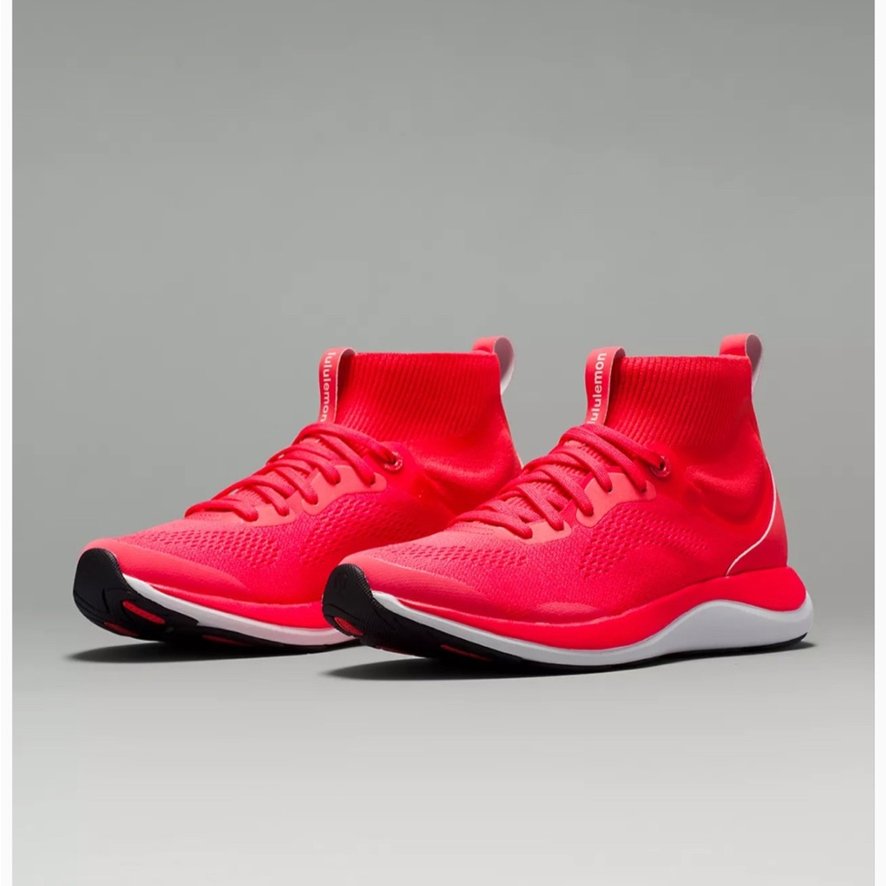 NWT LULULEMON Chargefeel Mid Women's Workout Shoe - Size 7